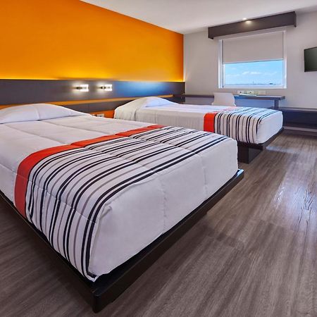 City Express Junior By Marriott Leon Centro De Convenciones Kültér fotó