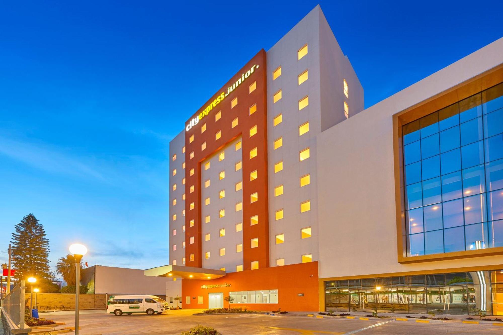 City Express Junior By Marriott Leon Centro De Convenciones Kültér fotó