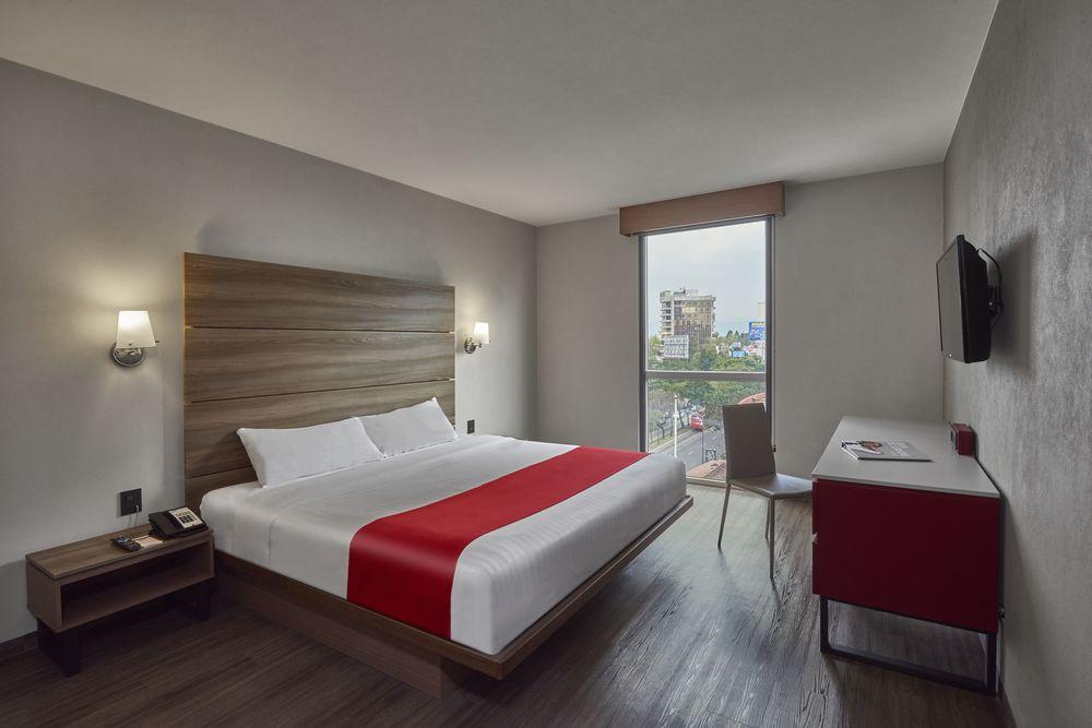 City Express Junior By Marriott Leon Centro De Convenciones Kültér fotó