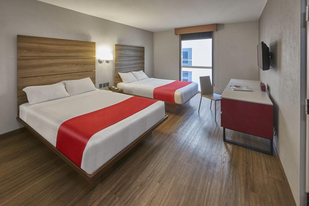 City Express Junior By Marriott Leon Centro De Convenciones Kültér fotó