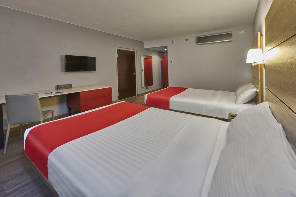 City Express Junior By Marriott Leon Centro De Convenciones Kültér fotó